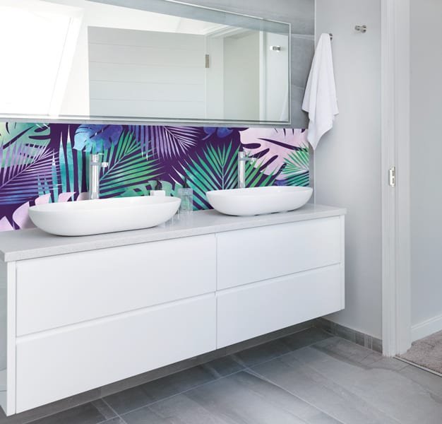 rénovation salle de bains facile et rapide, panneau mural tropical