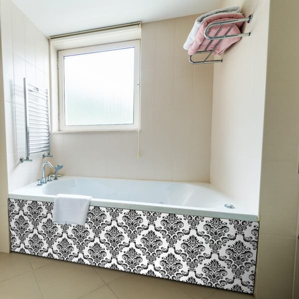 panneau imprimé motif baroque noir et blanc, panodeco spécialiste de la crédence salle de bains