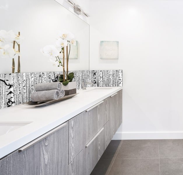 crédence vasque sur mesure, aluminium composite, ambiance nature, forêt de bouleaux