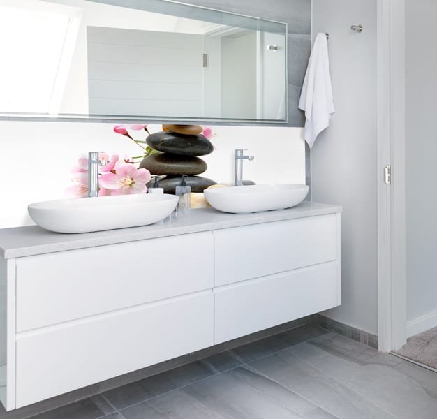 crédence équilibre, galet et fleur, panneau mural salle de bains